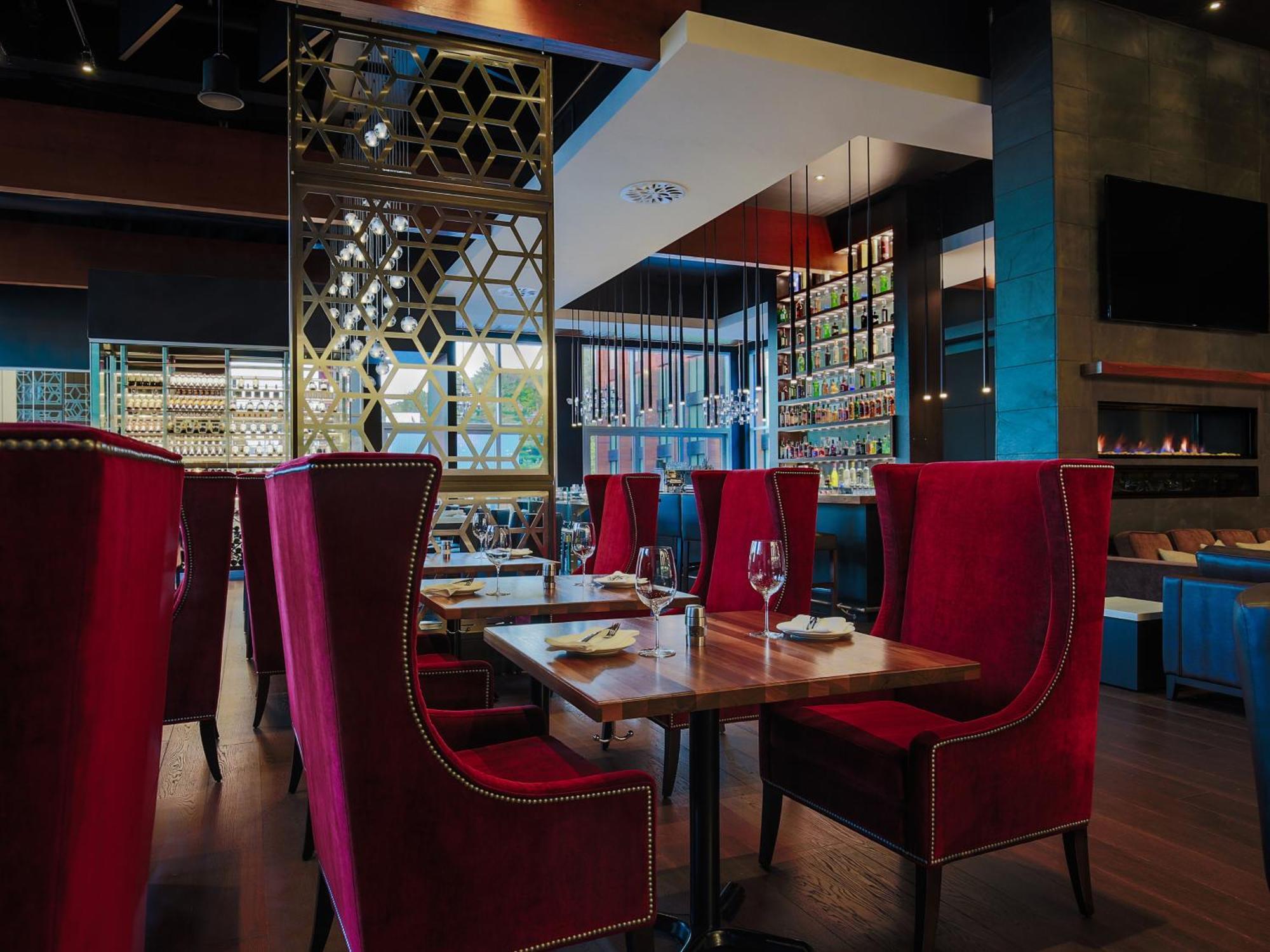 Otl Gouverneur Sherbrooke Kültér fotó Interior of a PF. Chang's in Las Vegas