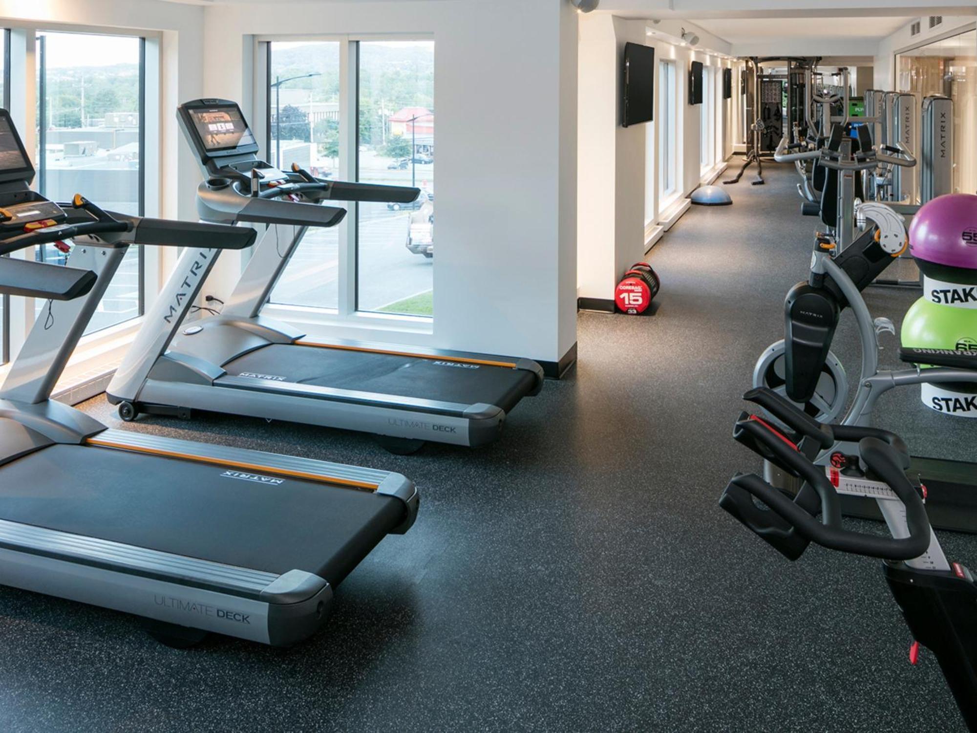 Otl Gouverneur Sherbrooke Kültér fotó The gym at the hotel