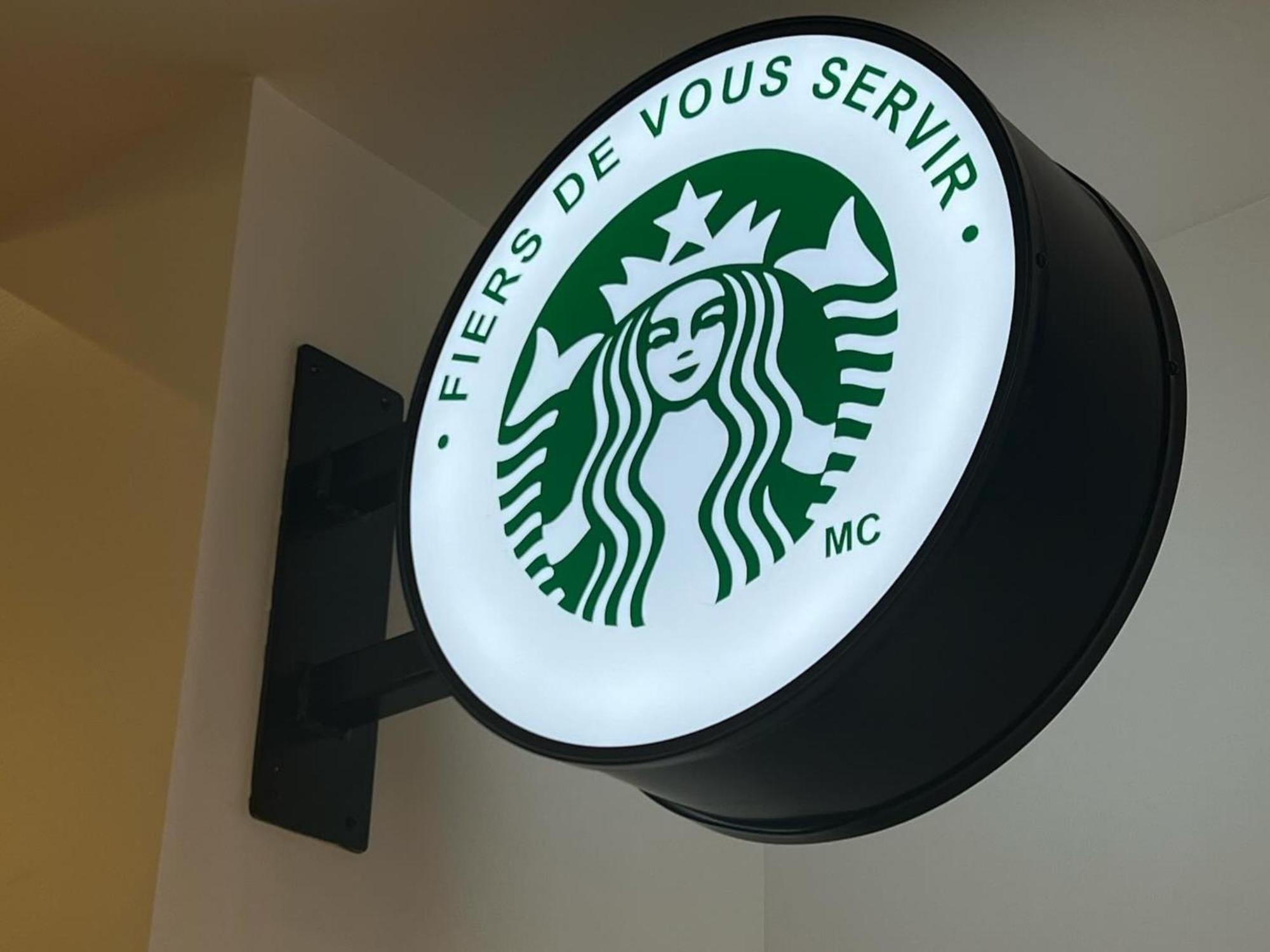 Otl Gouverneur Sherbrooke Kültér fotó Starbucks in Paris