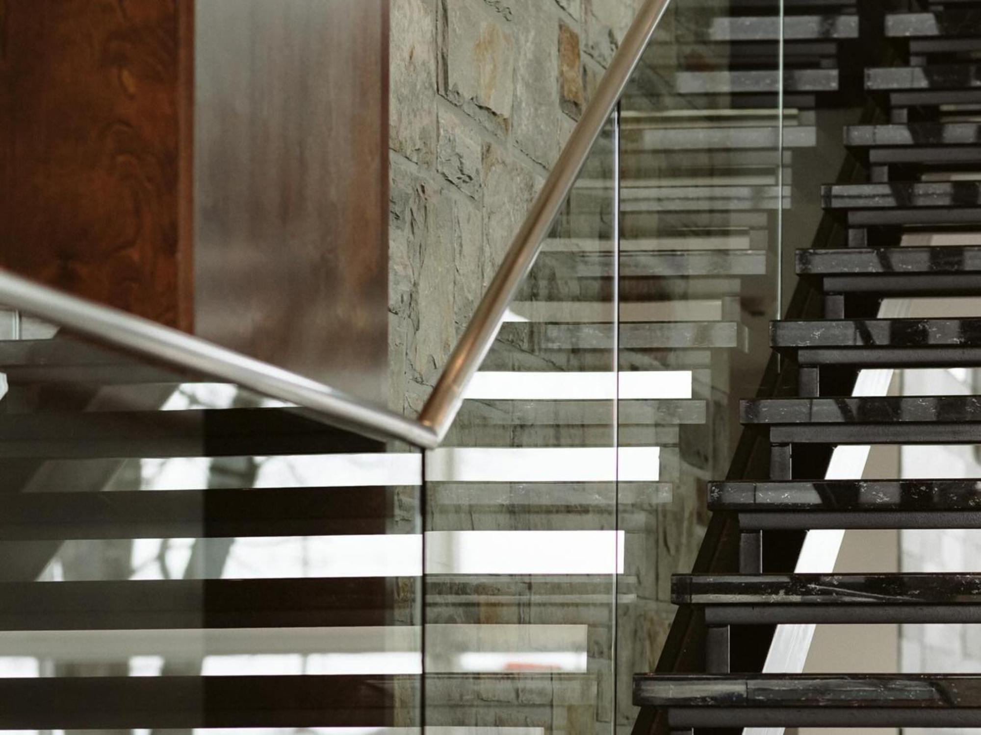 Otl Gouverneur Sherbrooke Kültér fotó A glass balustrade