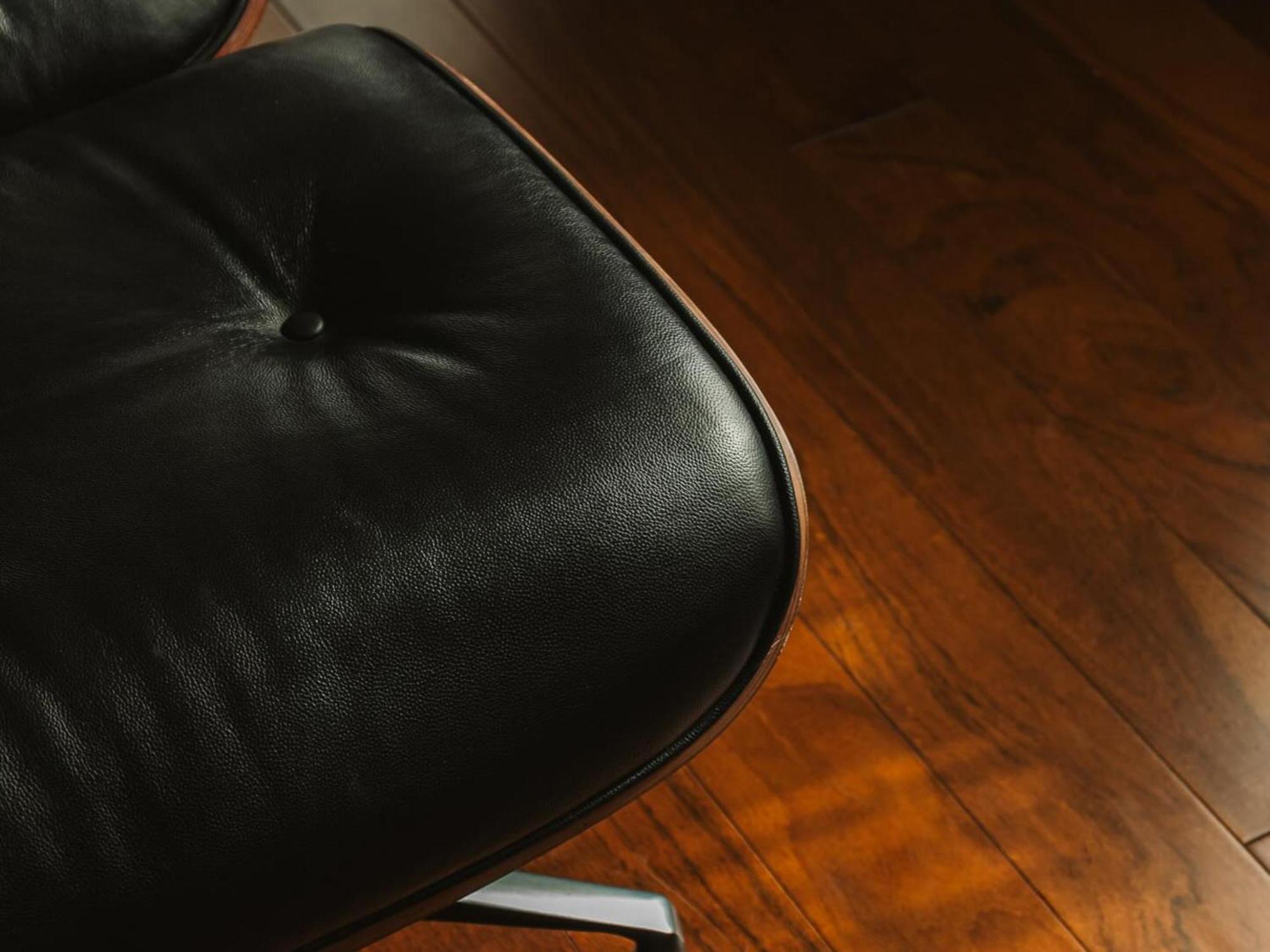 Otl Gouverneur Sherbrooke Kültér fotó Detail of the chair