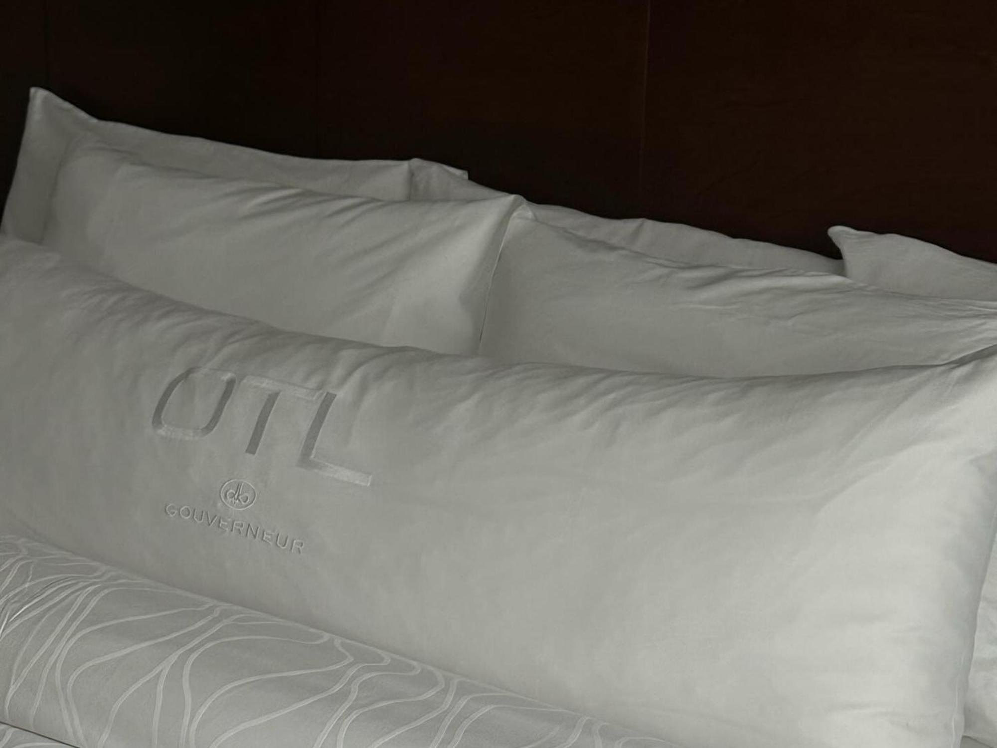 Otl Gouverneur Sherbrooke Kültér fotó A pillowcase