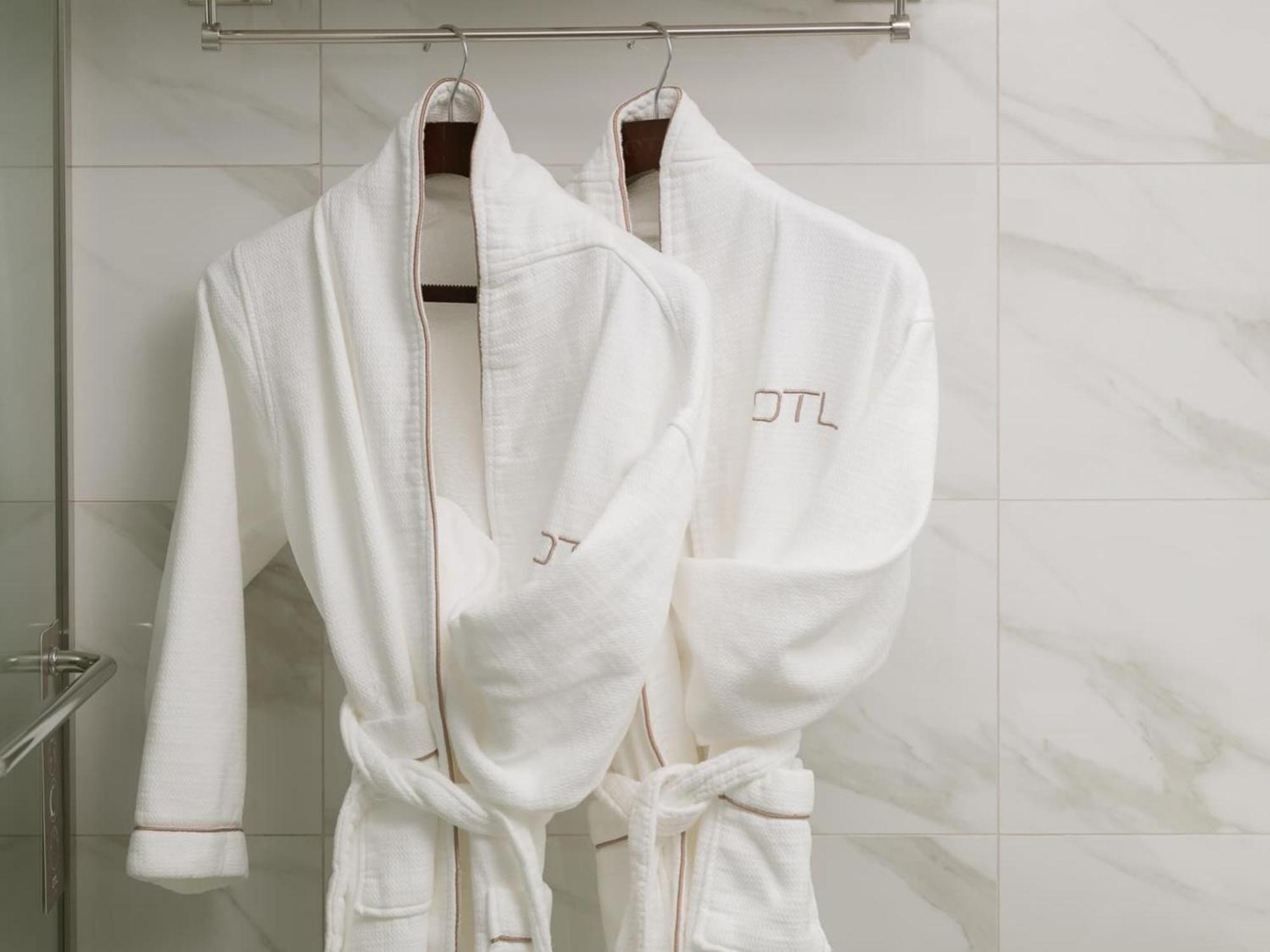 Otl Gouverneur Sherbrooke Kültér fotó Bathrobes